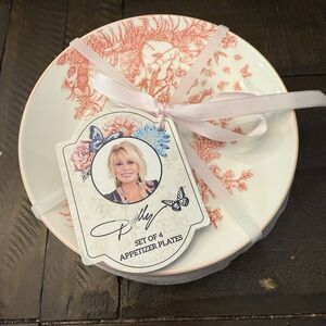 Dolly Parton Set Of 4 Appetizer Plates Scenes From Dolly’s Childhood Pink New